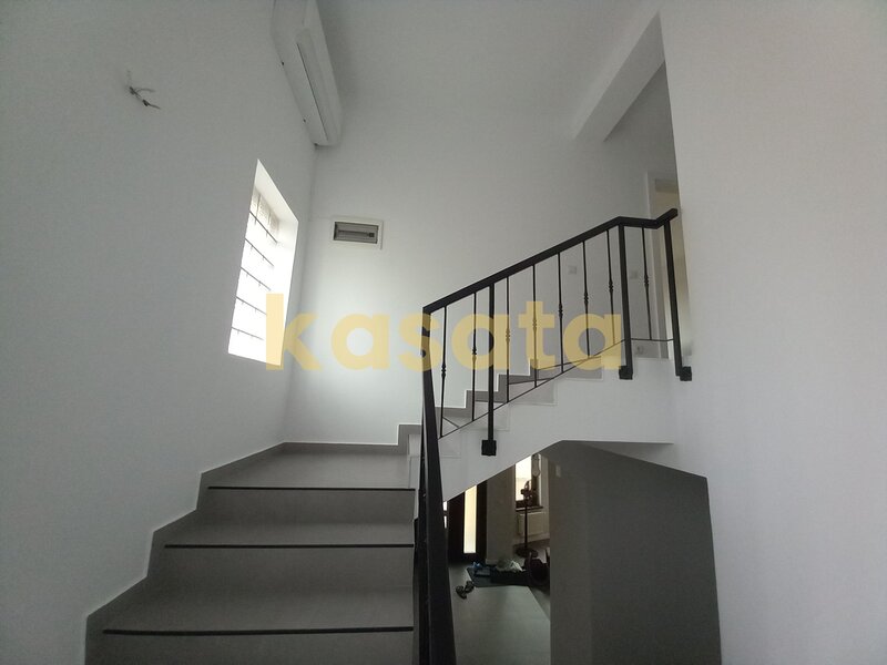 Prelungirea Ghencea De inchiriat casa individuala renovata recent